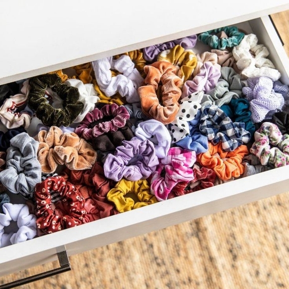 ✌️Scrunchie Mystery Bundle of 3-6✌️ - Picture 3 of 8